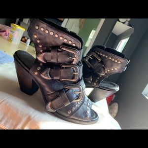 •Liberty Black• Kinney